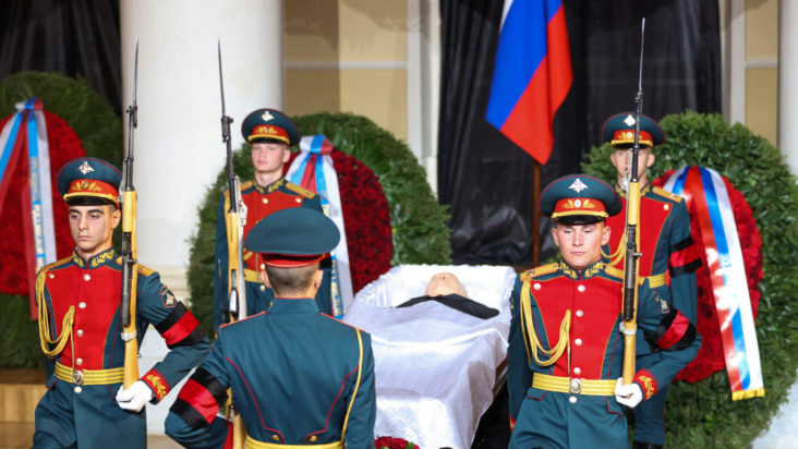 Το φέρετρο του Γκορμπατσόφ μέσα στο Pillar Hall