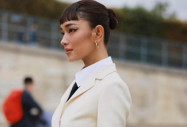 Paris Fashion Week: Εντοπίσαμε τα πιο θηλυκά hairstyles στους δρόμους του Παρισιού