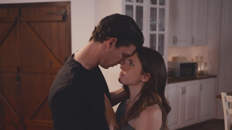 Η Γη της Ελιάς: Ο Χρήστος έπιασε στα πράσα την Μυρτάλη με τον Αλέξη