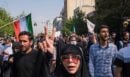 Ιράν: Χιλιάδες άνδρες και γυναίκες διαδήλωσαν υπέρ της μαντίλας—BINTEO