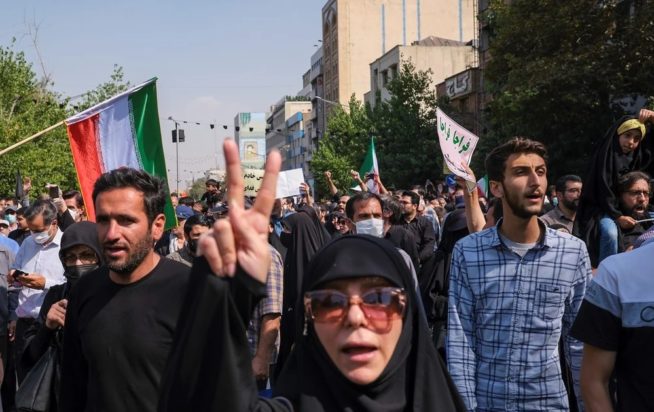 Ιράν Διαδηλώσεις Μαντίλα