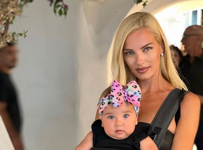 Τζούλια Νόβα: Κλείδωσε την κόρη της μέσα στο αυτοκίνητο – Η τρομακτική εμπειρία που έζησε στις διακοπές