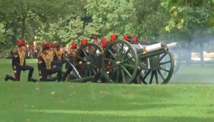 κανονιοβολισμοί στη Βρετανία