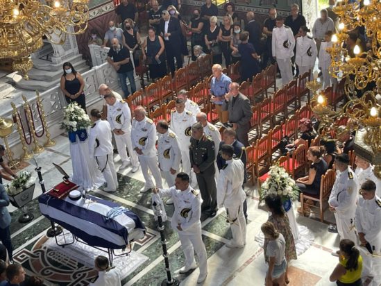 Λάρισα: κηδεία της 19χρονης ναυτικής δοκίμου