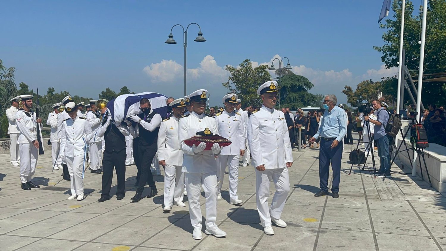 Κηδεία 19χρονης στη Λάρισα