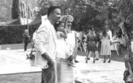 Ο Γιώργος Λιανός, η Κωνσταντίνα Καραλέξη και η κόρη τους την ημέρα της βάπτισης