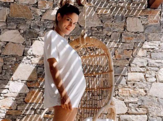 Η Μαίρη Συνατσάκη, έγκυος