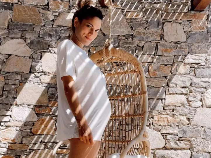 Η Μαίρη Συνατσάκη, έγκυος