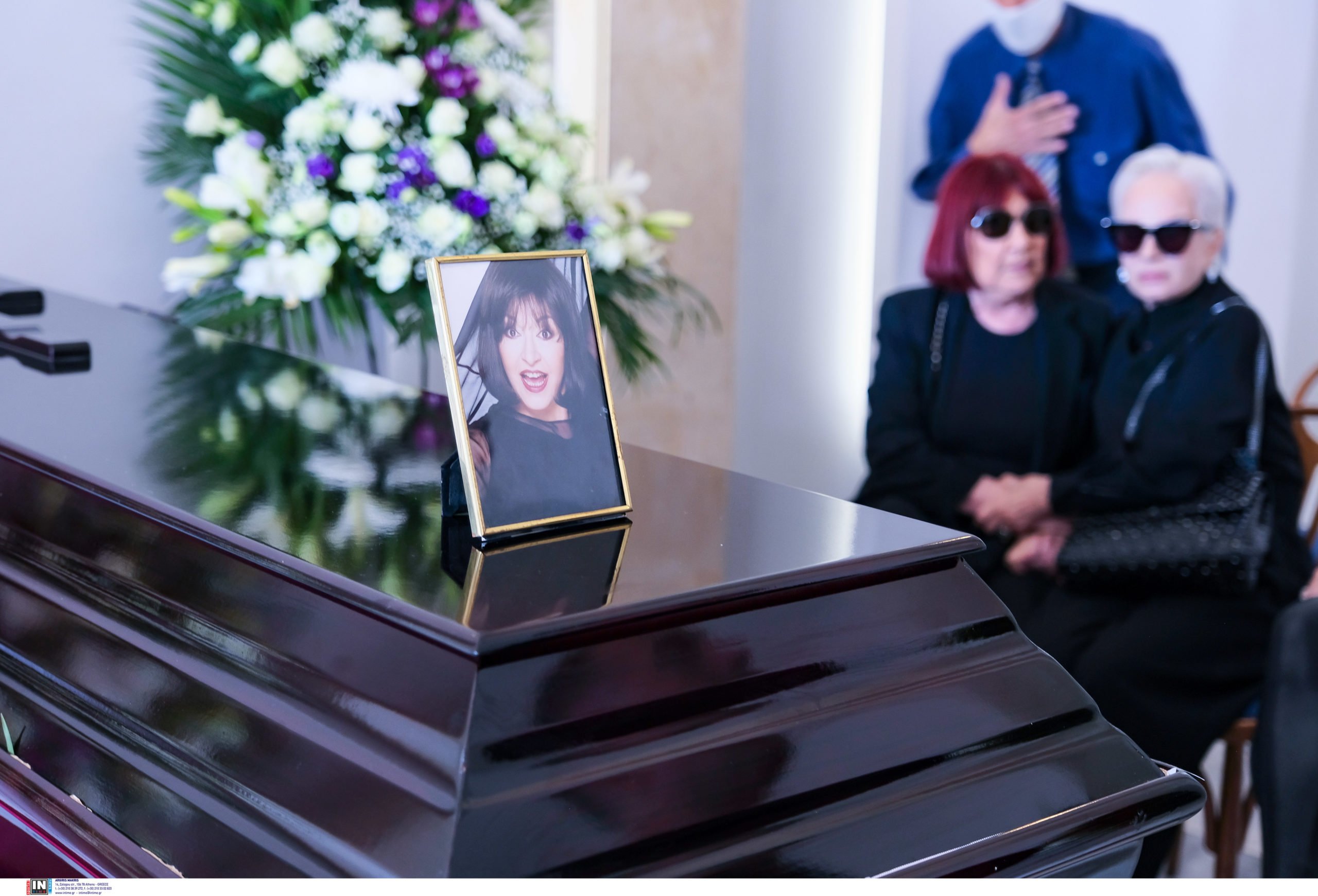 Μάρθα Καραγιάννη: Σε κλίμα συγκίνησης η κηδεία – «Έφυγες χωρίς να προλάβω να σου πω πόσο σε αγαπώ»