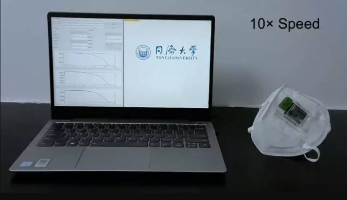 Η μάσκα συνδέθηκε με φορητό υπολογιστή για το πείραμα