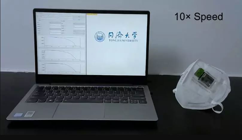 Η μάσκα συνδέθηκε με φορητό υπολογιστή για το πείραμα