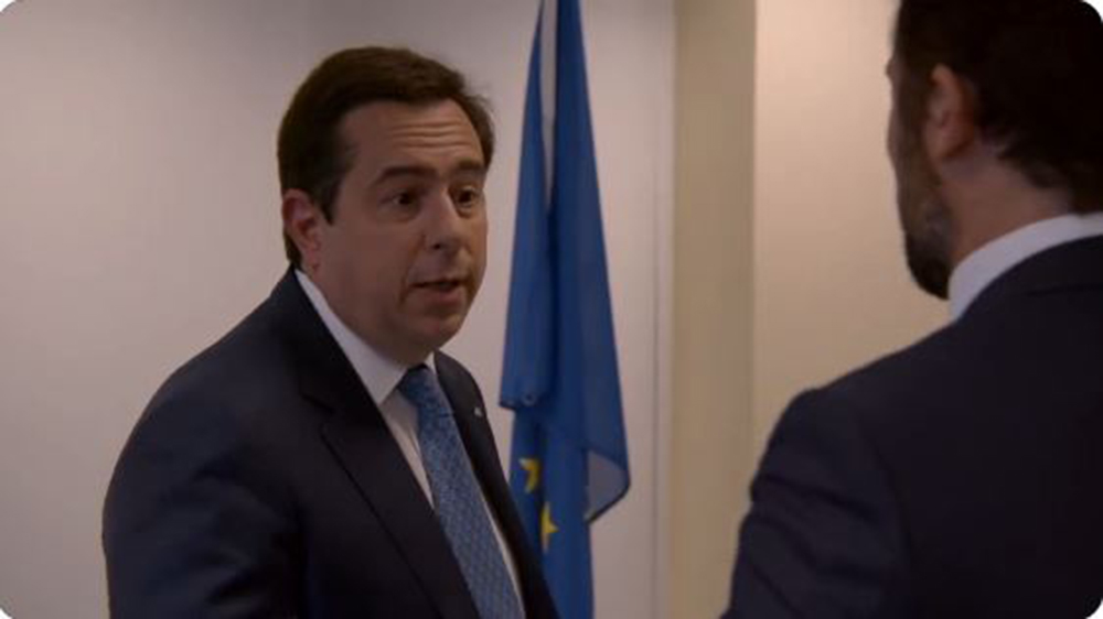 Νότης Μηταράκης: Η σκηνή που παίζει ο υπουργός στη σειρά “Παγιδευμένοι”