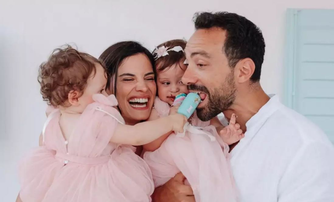 Σάκης Τανιμανίδης – Χριστίνα Μπόμπα: Βαπτίζουν σήμερα τις κόρες τους στη Μύκονο