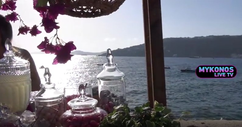 Χριστίνα Μπόμπα—Σάκης Τανιμανίδης: Ο υπέροχος στολισμός για την βάπτιση των διδύμων στην Μύκονο