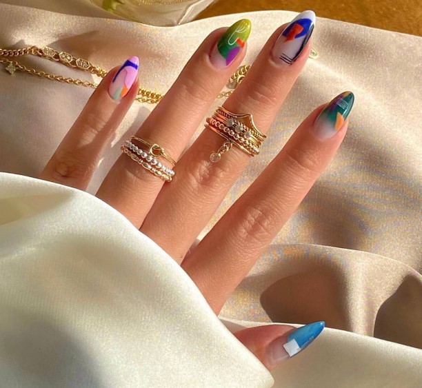 Nail trends: Βρήκαμε τα πιο ευφάνταστα σχέδια για το επόμενο μανικιούρ