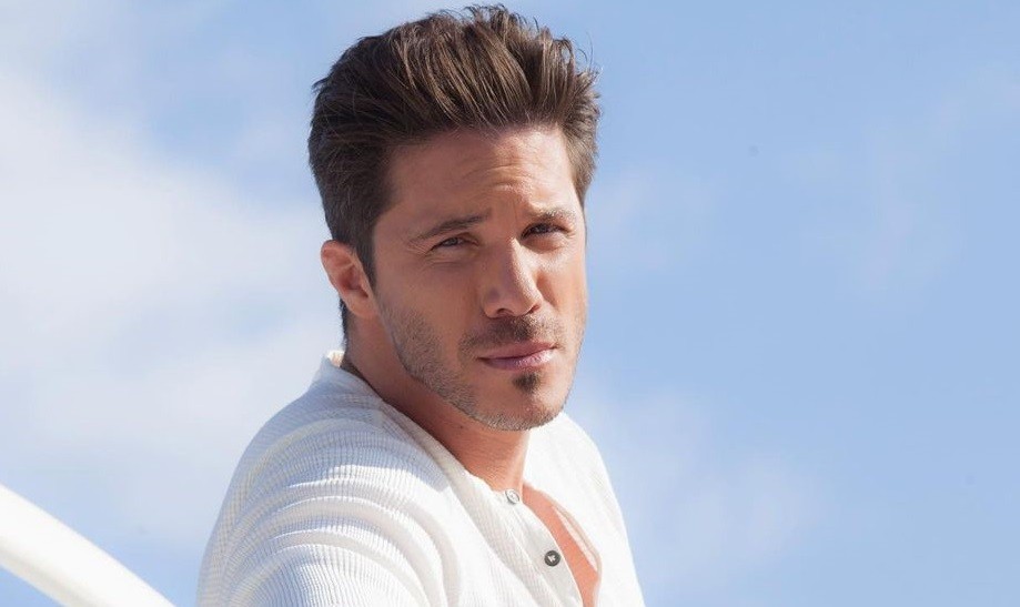 Νίκος Οικονομόπουλος