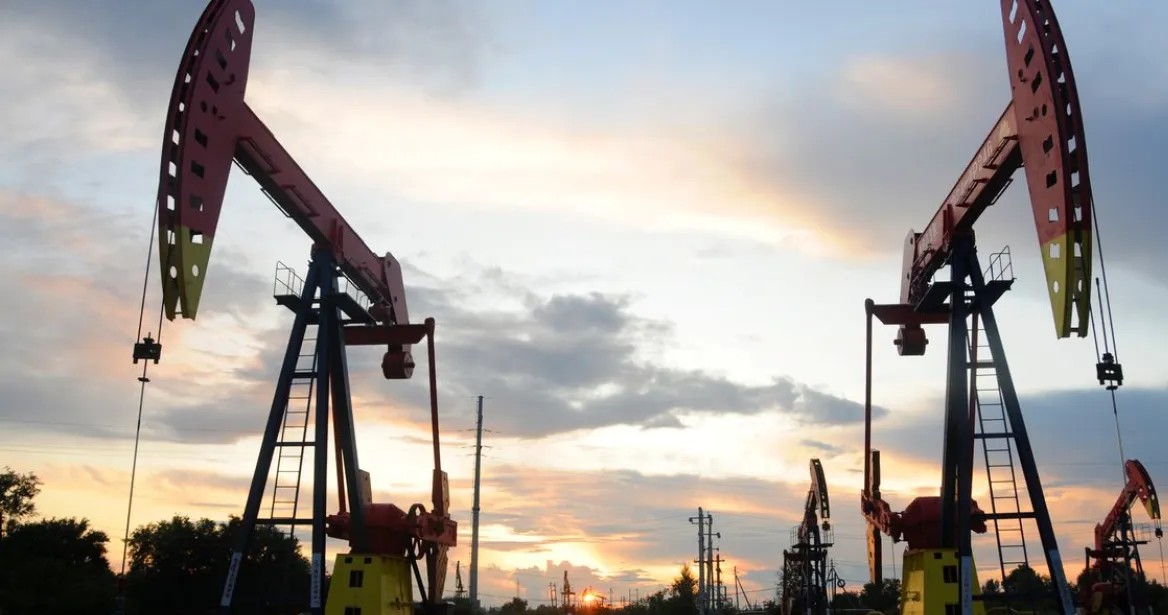 ΗΠΑ: Η κυβέρνηση θα ασκήσει πίεση στην ενεργειακή βιομηχανία για μείωση της τιμής του πετρελαίου στους Αμερικανούς πολίτες