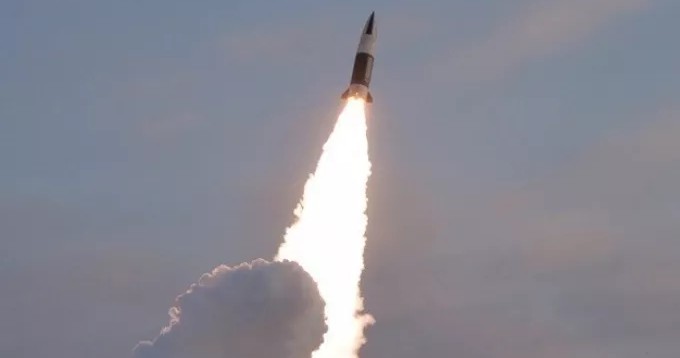 Η Βόρεια Κορέα εκτόξευσε βαλλιστικό πύραυλο – Τι ανακοίνωσαν Ιαπωνία και Νότια Κορέα