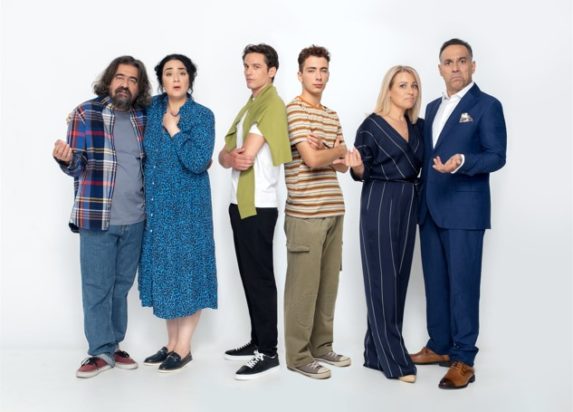 Οι ηθοποιοί της σειράς "Ποιος Παπαδόπουλος;"