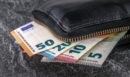 ΑΑΔΕ: Τι ισχύει για τον φόρο σε δωρεές, χαρτζιλίκια και μεταφορές χρημάτων