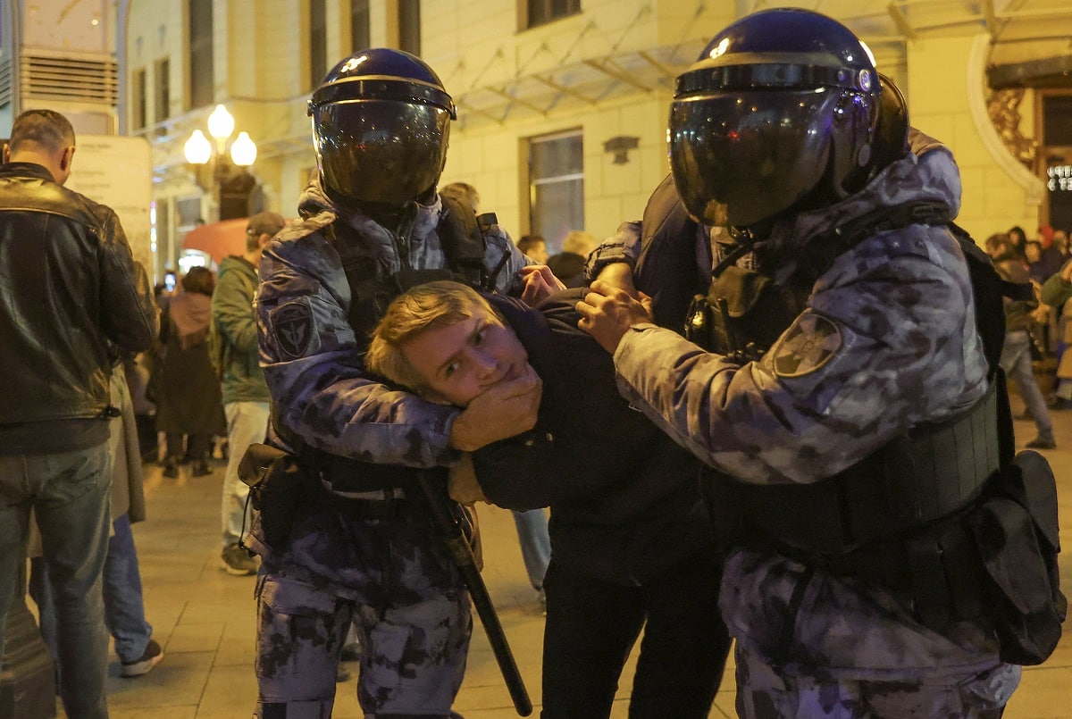 Ρωσία: Εκατοντάδες συλλήψεις σε διαδηλώσεις κατά της επιστράτευσης