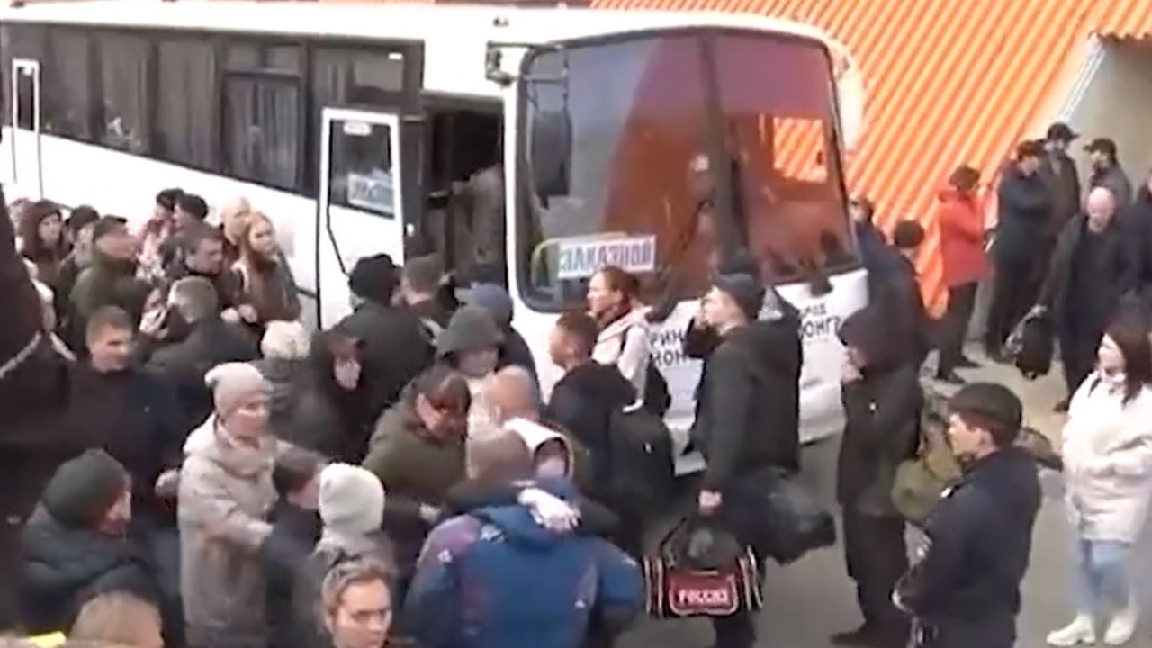 Αλαλούμ με την επιστράτευση στη Ρωσία: Κάλεσαν μαίες και ηλικιωμένους