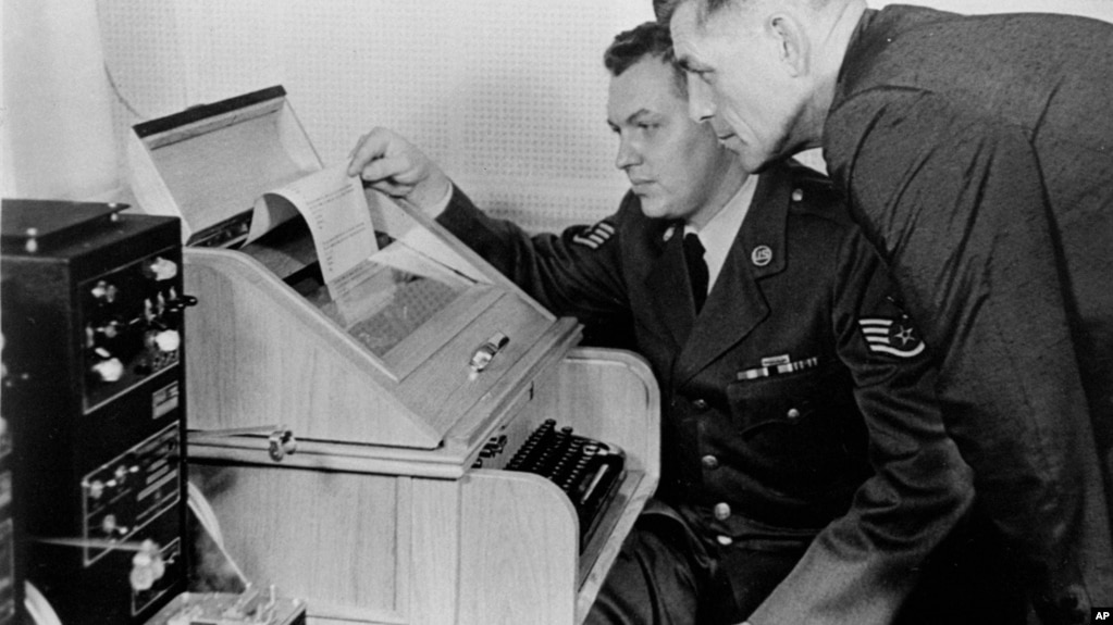 Ουάσινγκτον καλεί Μόσχα: Πώς το κόκκινο τηλέφωνο χτυπούσε και τώρα ξαναχτυπά