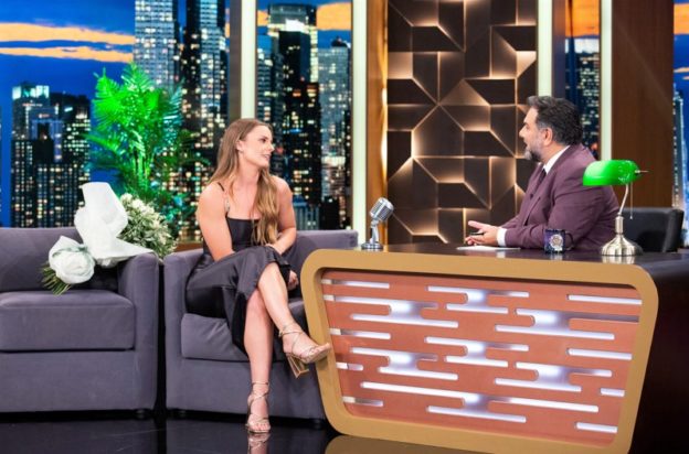 Η Ελίνα Τζένγκο με τον Γρηγόρη Αρναούτογλου στο The 2Night Show