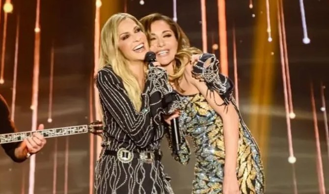 Η Άννα Βίσση και η Δέσποινα Βανδή επί σκηνής