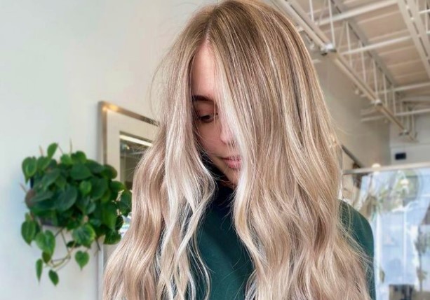 Heatless waves: Ο ευκολότερος τρόπος να κάνετε μπούκλες στα μαλλιά χωρίς θερμότητα