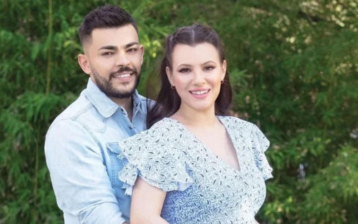 Χρήστος Σαντικάι, Λάουρα Νάργες