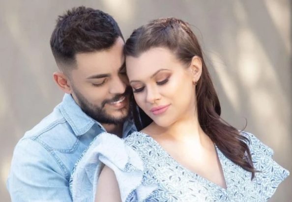 Χρήστος Σαντικάι, Λάουρα Νάργες