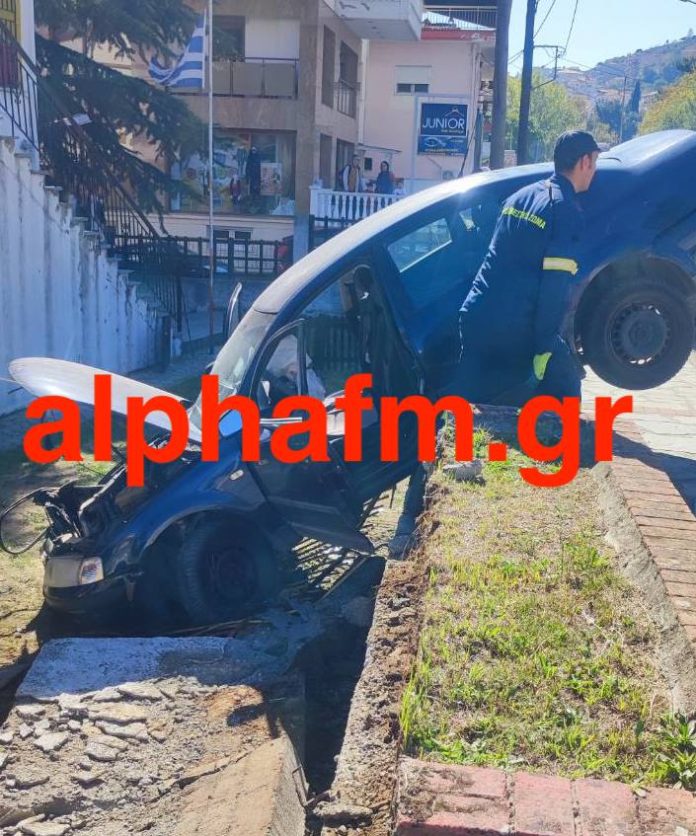 Τρομακτικό τροχαίο στην Καστοριά: Αυτοκίνητο έπεσε σε παιδικό σταθμό 14 %CE%B5%CE%B9%CE%BA%CF%8C%CE%BD%CE%B1 Viber 2022 10 20 13 23 59 641 696x836 1