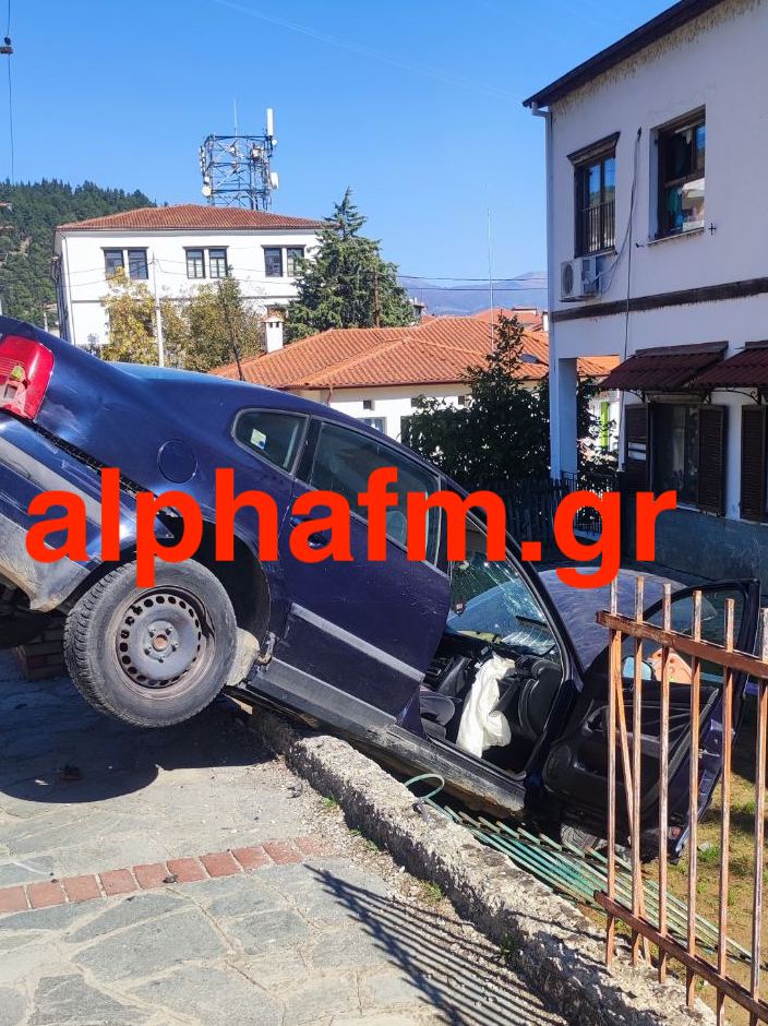 Τρομακτικό τροχαίο στην Καστοριά: Αυτοκίνητο έπεσε σε παιδικό σταθμό 13 %CE%B5%CE%B9%CE%BA%CF%8C%CE%BD%CE%B1 Viber 2022 10 20 13 23 59 955