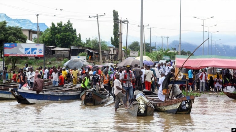 Νιγηρία: Τουλάχιστον δέκα νεκροί και δεκάδες άλλοι αγνοούμενοι έπειτα από ανατροπή πλοίου