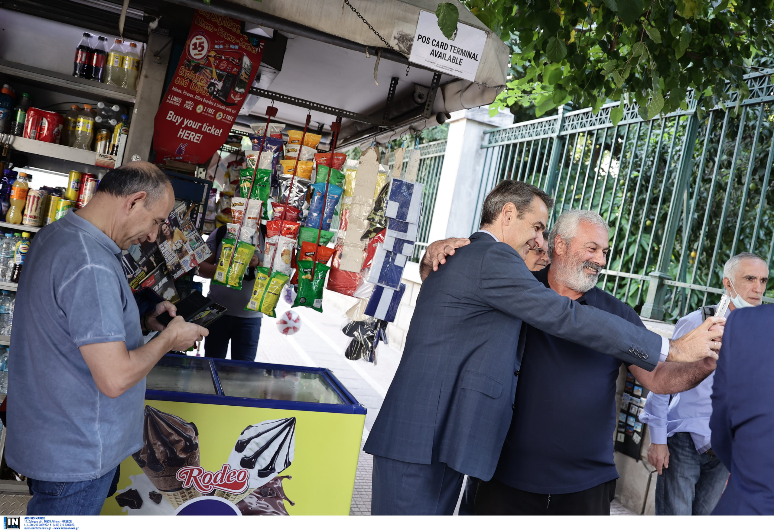 Κυριάκος Μητσοτάκης-λουλουδάδικα