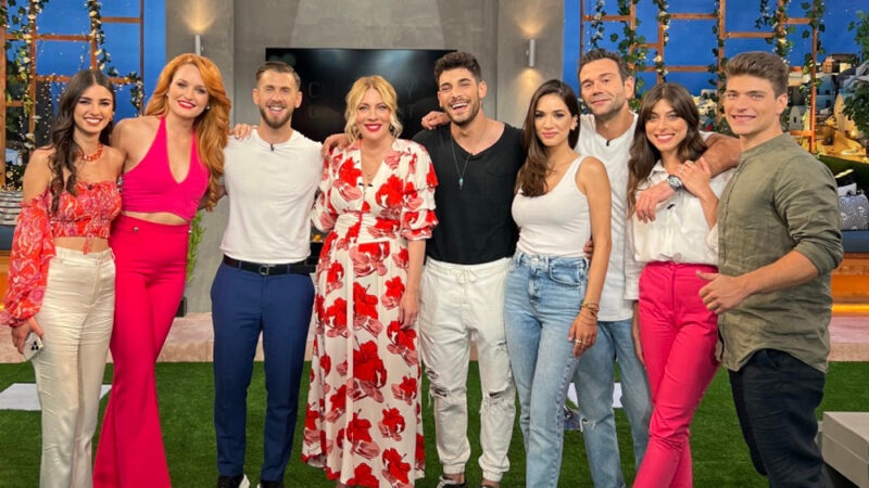 Celebrity Game Night: «Η Γη της Ελιάς» κάνει ποδαρικό στην εκπομπή της Σμαράγδας Καρύδη