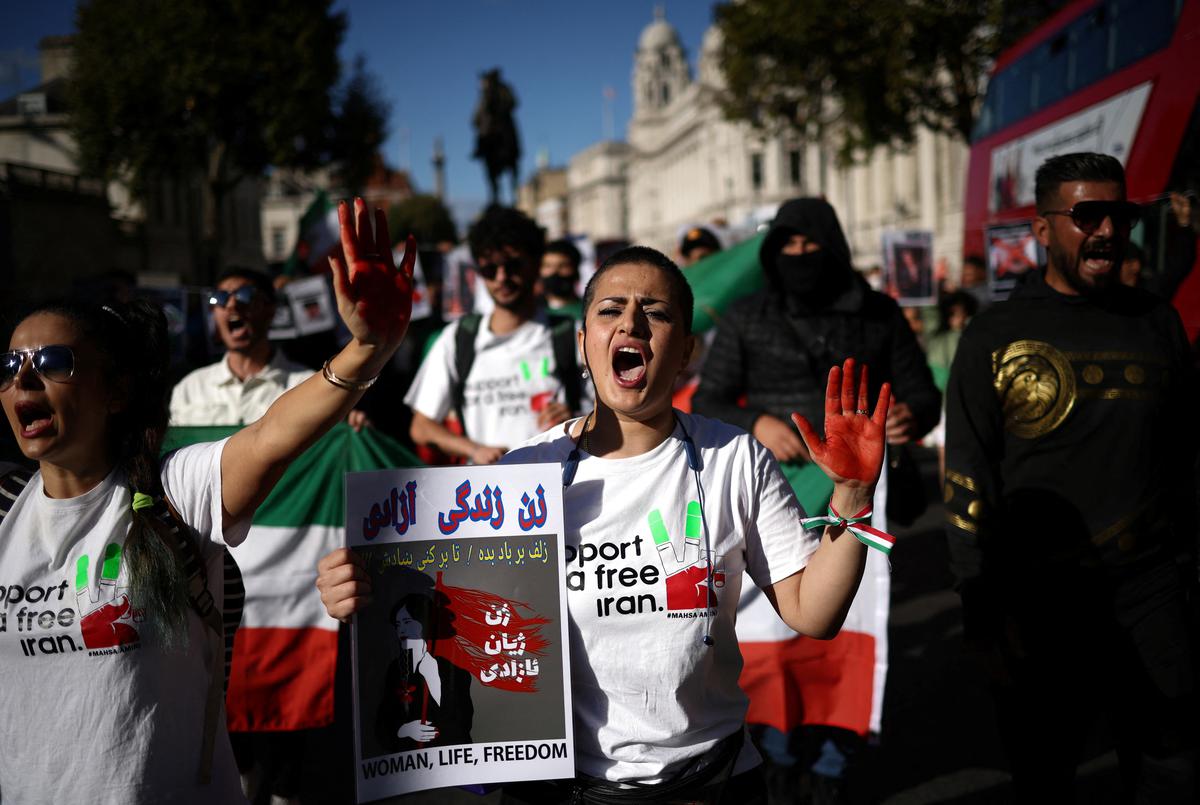 Ιράν: Βάφονται στο αίμα οι καθημερινές αντικαθεστωτικές διαδηλώσεις – Τουλάχιστον 19 παιδιά νεκρά