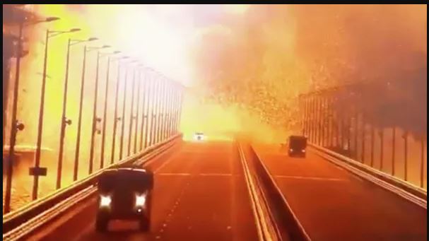 Κριμαία: Τρεις νεκροί από την έκρηξη στη γέφυρα – Τα πρώτα στοιχεία για τον οδηγό του φορτηγού