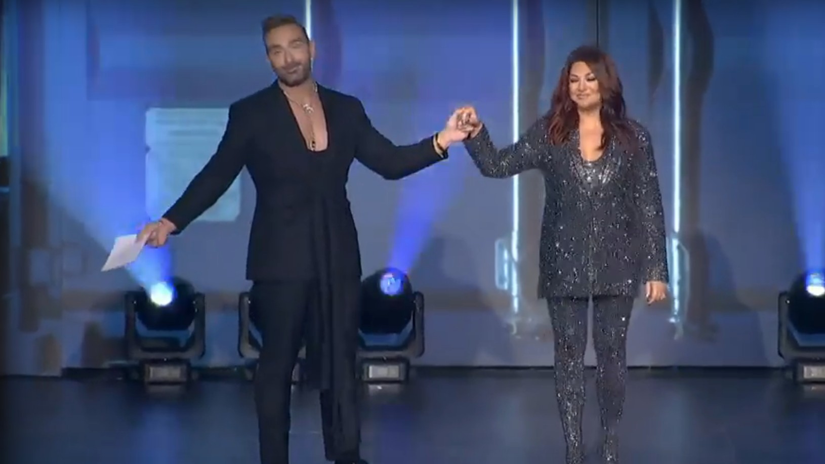 J2US – Καίτη Γαρμπή: Το «ατόφιο χρυσάφι» εμφανίστηκε στη σκηνή του show και το Twitter πήρε «φωτιά»