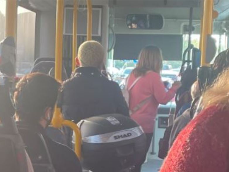 Μηχανάκι σε λεωφορείο