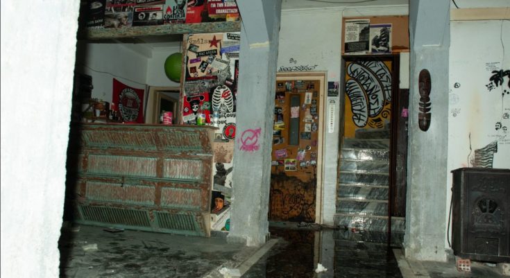 κατάληψη κτιρίου στη Λάρισα