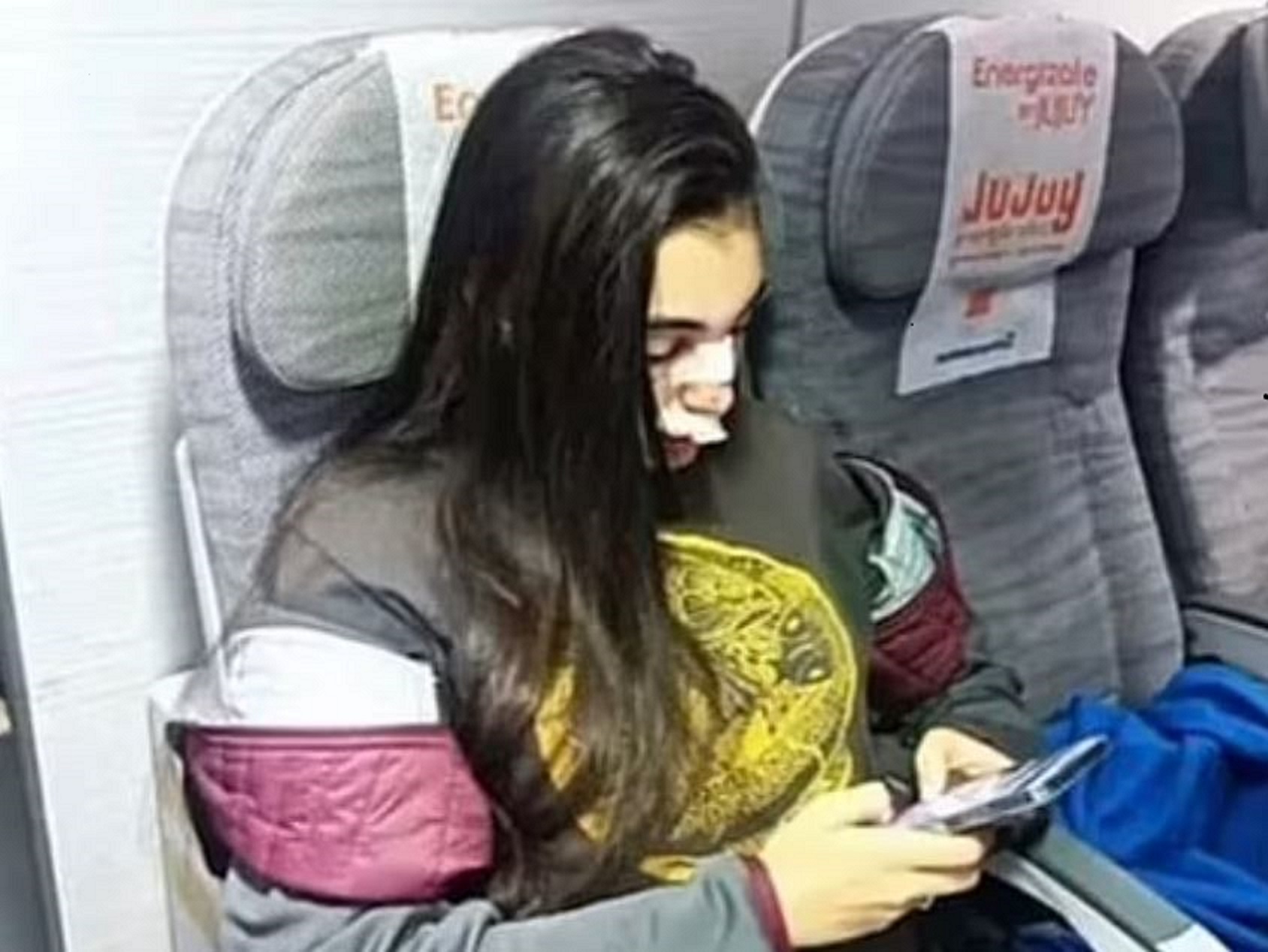 Τρόμος στον αέρα: Αεροπλάνο έπεσε σε αναταράξεις επάνω από τον Ατλαντικό – Σε νοσοκομείο οι επιβάτες