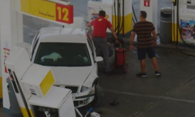 Θεσσαλονίκη αυτοκίνητο βενζινάδικο