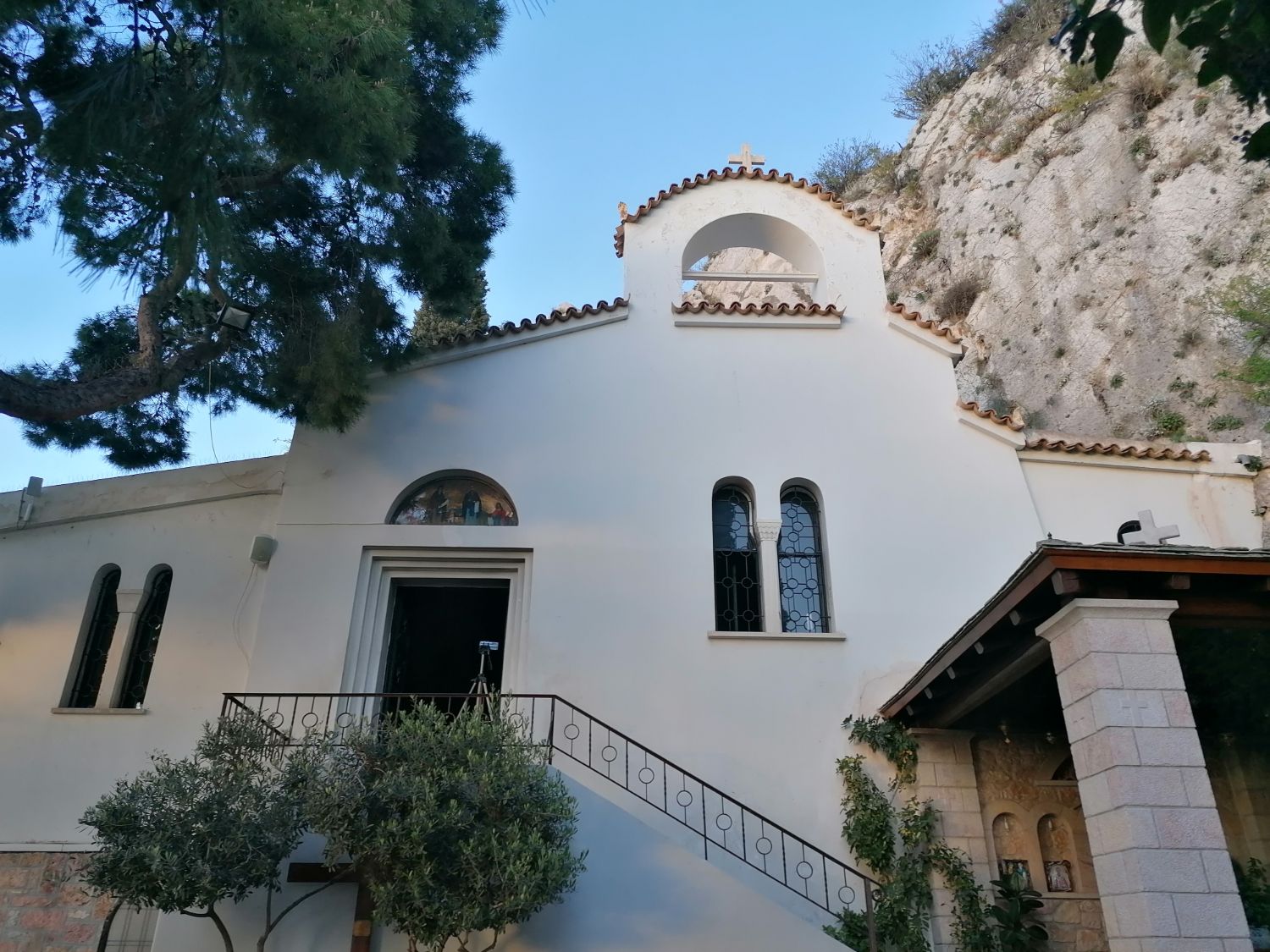 Άγιοι Ισίδωροι - Λυκαβηττός