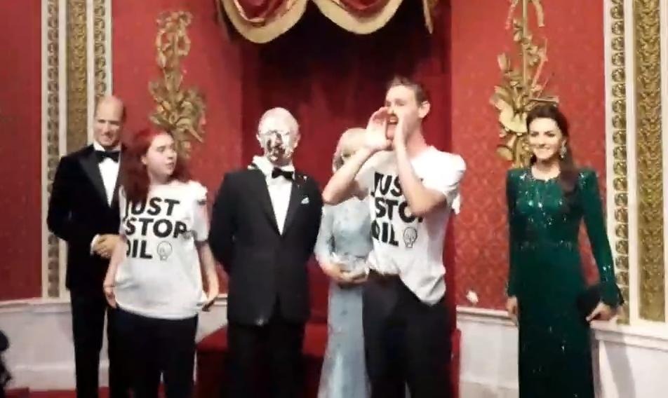 Μουσείο Μαντάμ Τισό: Ακτιβιστές πέταξαν τούρτα στο κέρινο ομοίωμα του Βασιλιά Κάρολου – ΒΙΝΤΕΟ