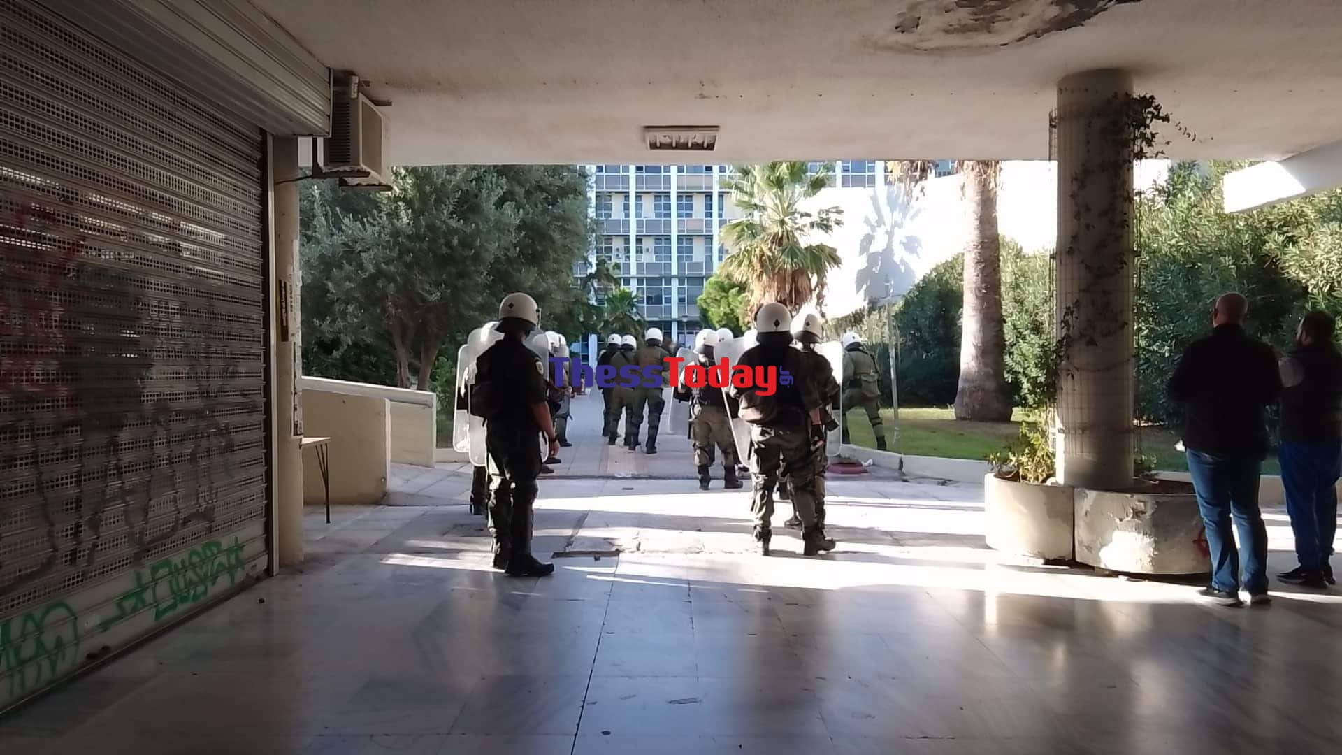 Θεσσαλονίκη: Επεισόδια στο ΑΠΘ μετά την πτώση φοιτητή από τον τρίτο όροφο