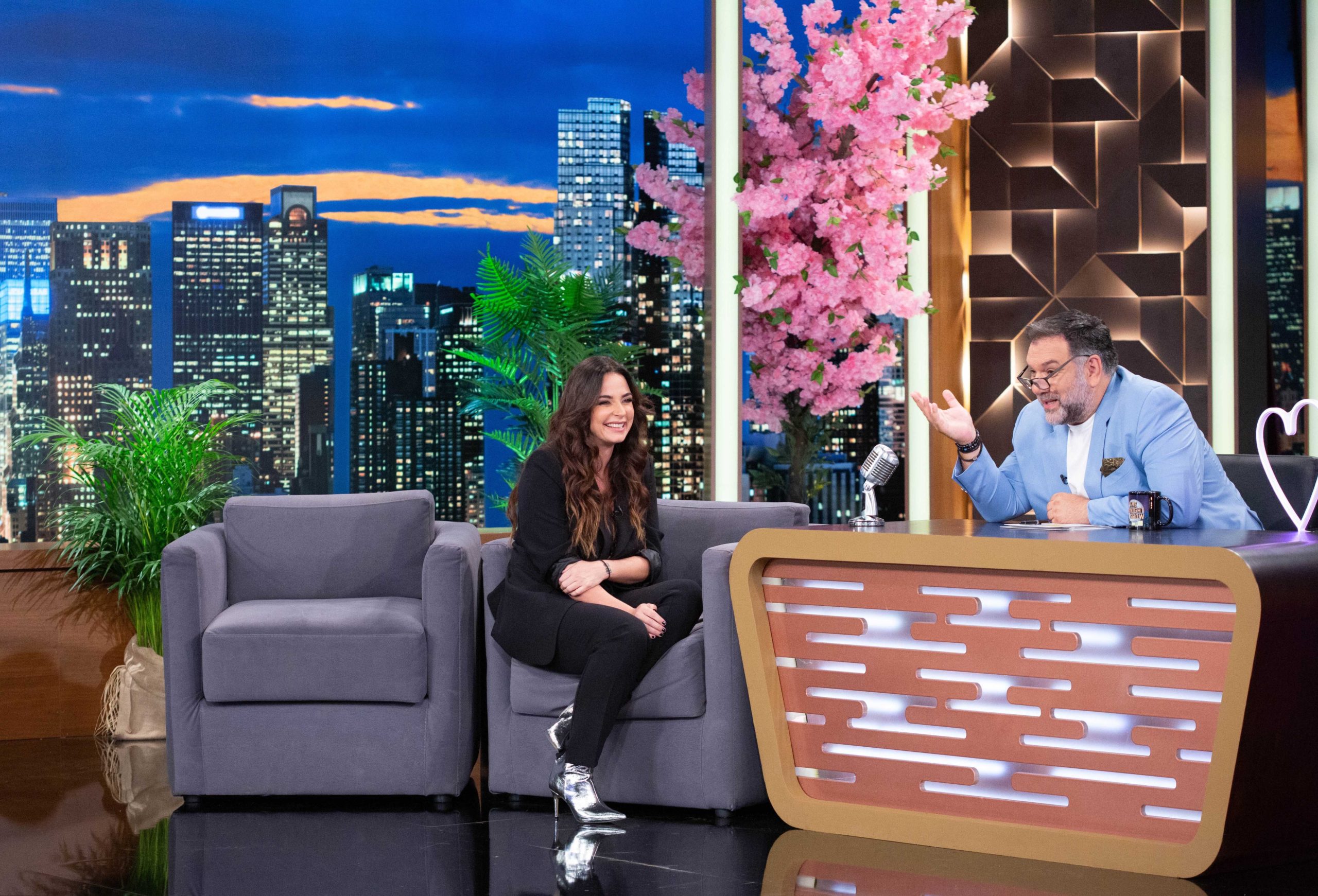 Η Σοφία Φαραζή στο The 2Night Show με τον Γρηγόρη Αρναούτογλου