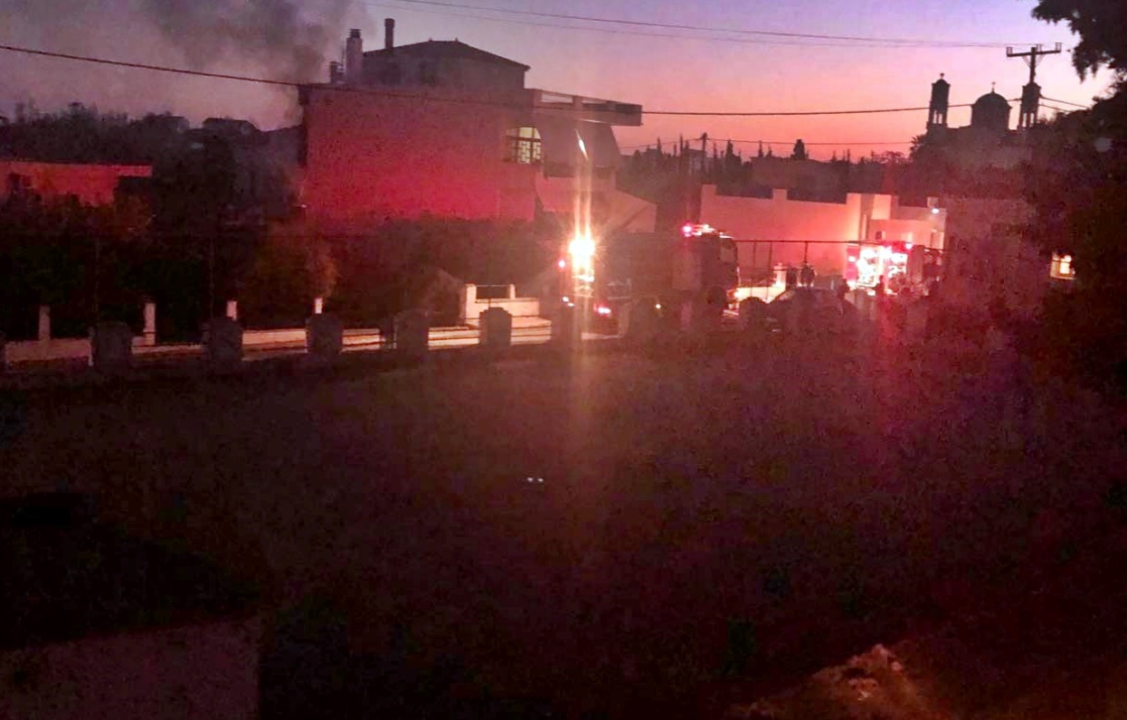 Τραγωδία στην Σάμο: Δυο νεκροί από φωτιά σε σπίτι στο παλαιό Καρλόβασι