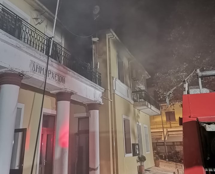 Κοζάνη: Ανυπολόγιστες ζημιές στο δημαρχείο Σερβίων από την μεγάλη φωτιά – Συγκλονισμένος ο δήμαρχος – BINTEO